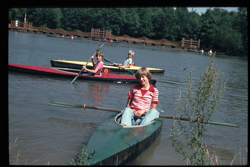 33.Efteling aug 1976 Brigitte,Marion,Peter.JPG